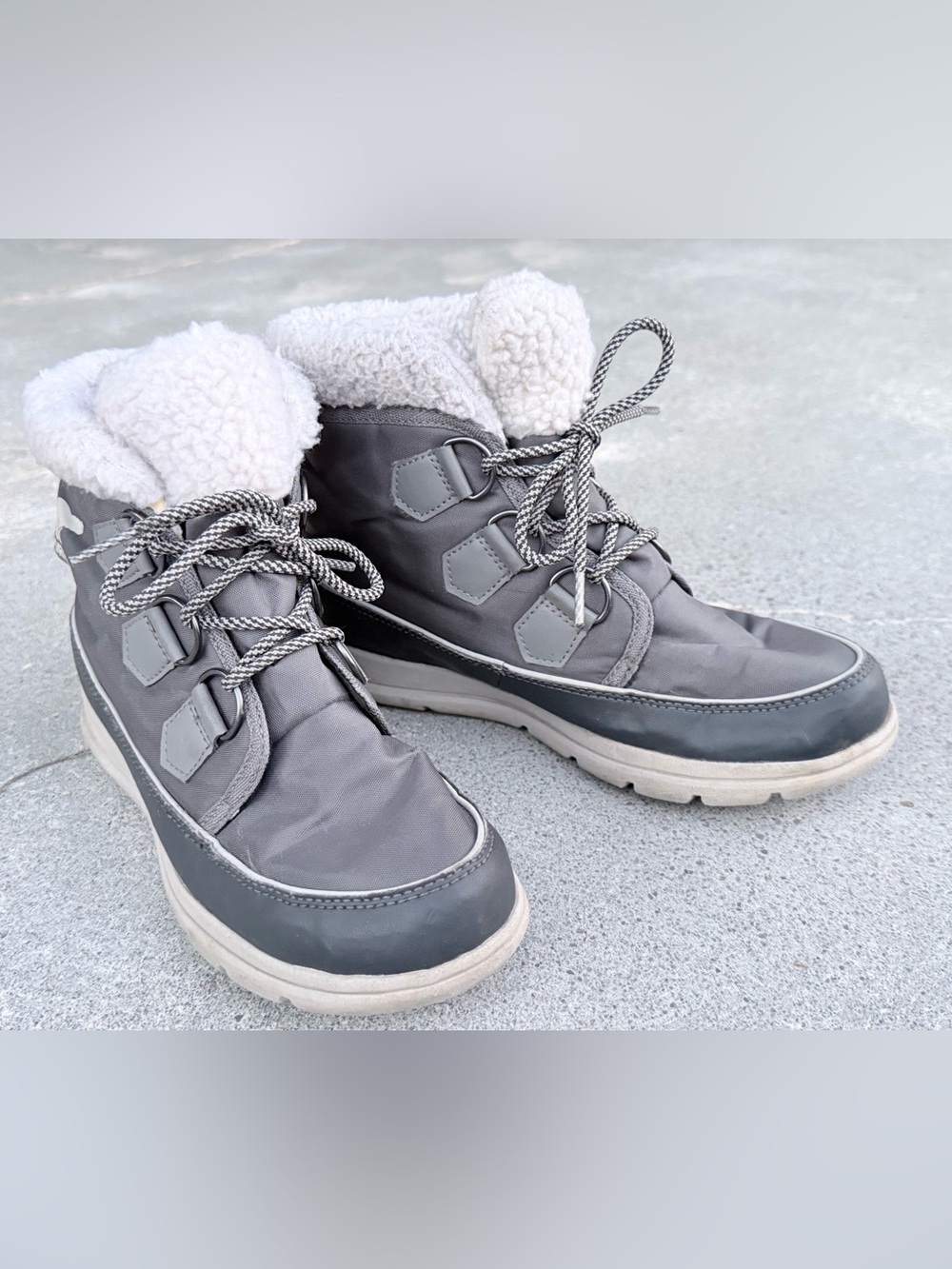 Sorel snow boots, 7